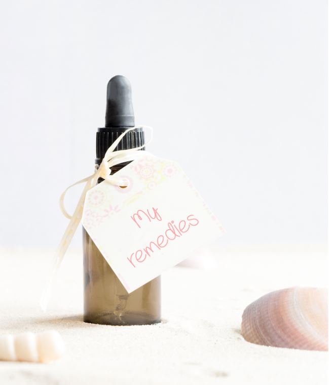 Un flacon brun 30ml à pipette avec un capuchon noir qui porte une étiquette au ruban rose affichant le texte "my remedies"